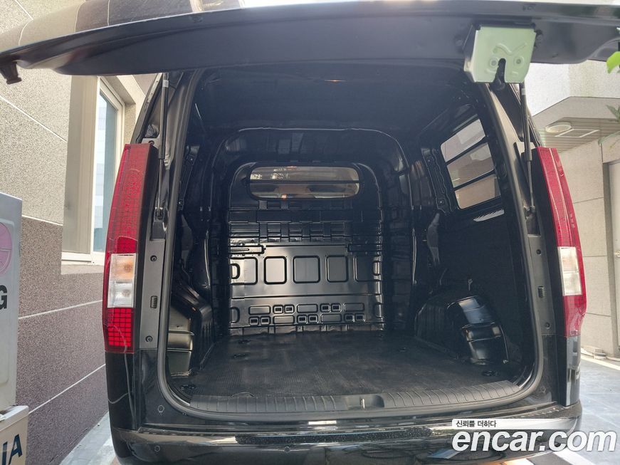 Hyundai Staria 2025