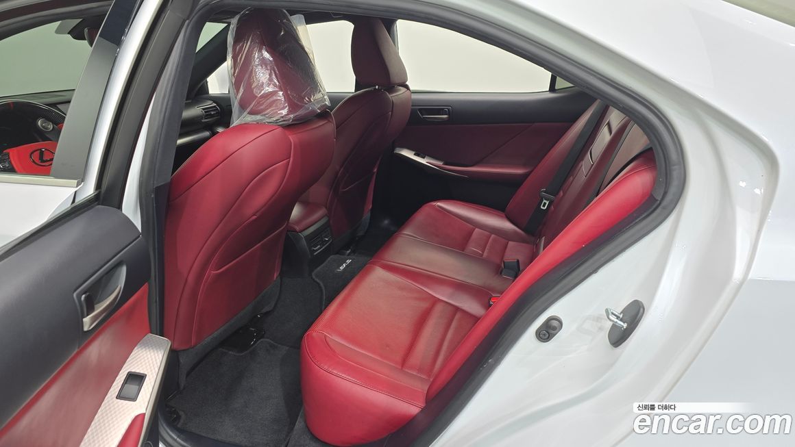 Lexus IS 2019