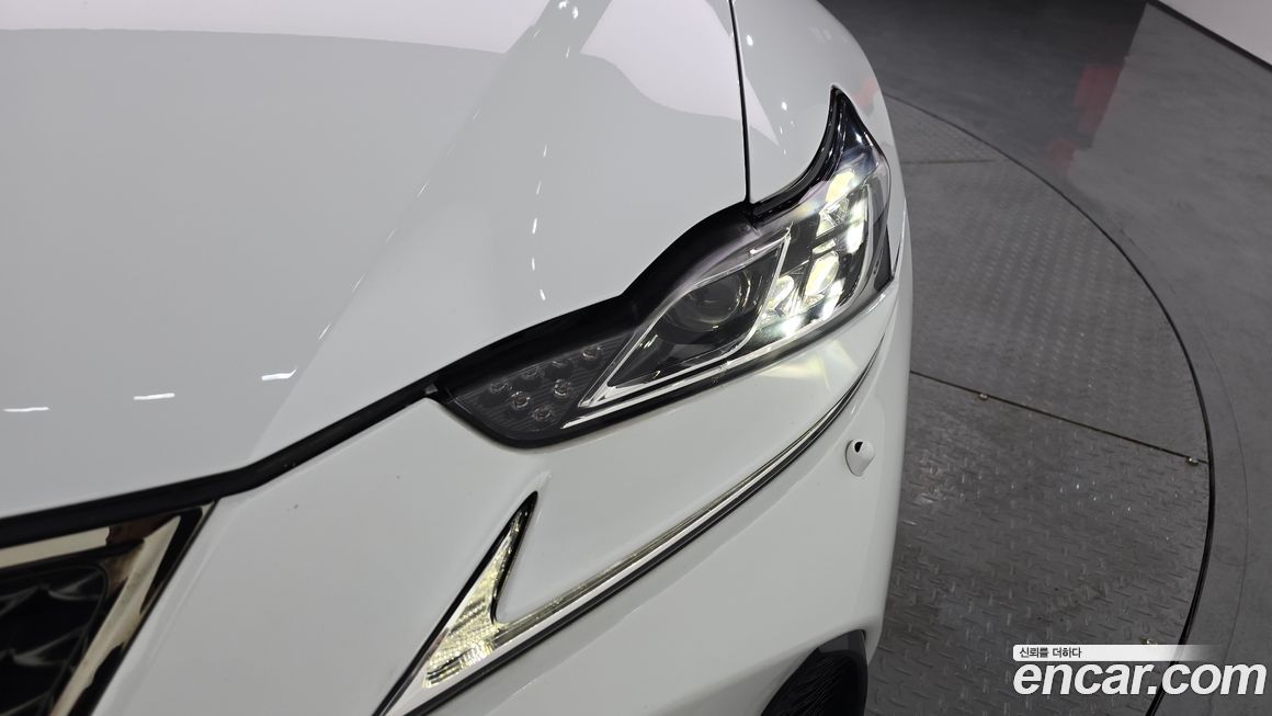 Lexus IS 2019