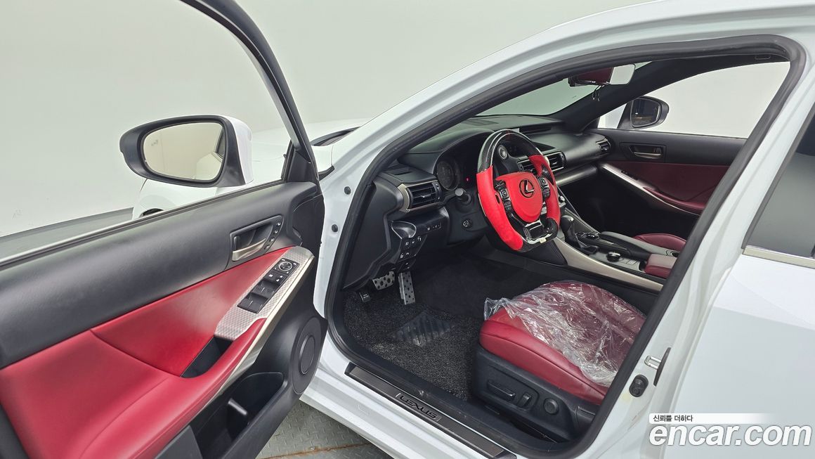 Lexus IS 2019