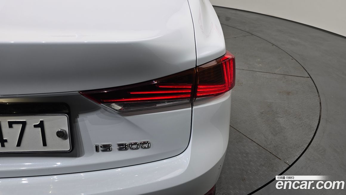 Lexus IS 2019