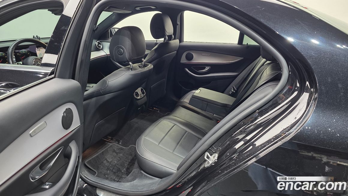 Mercedes-Benz E-Class 2021