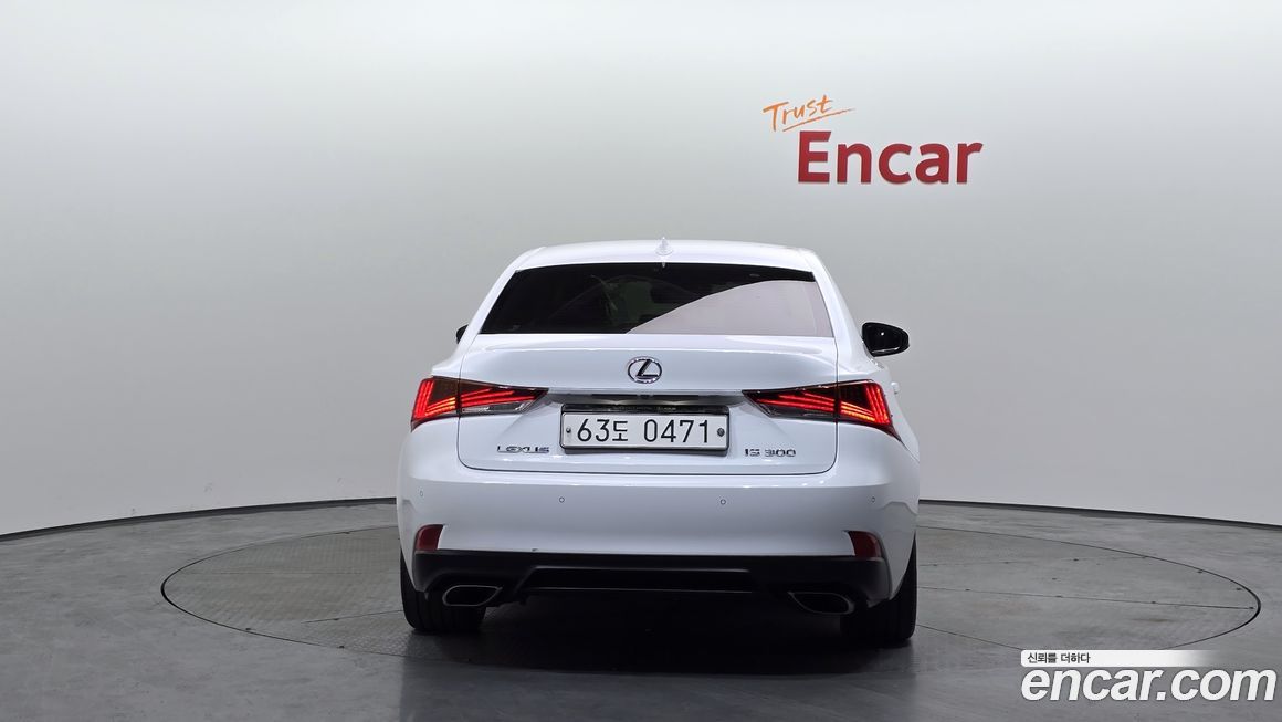 Lexus IS 2019