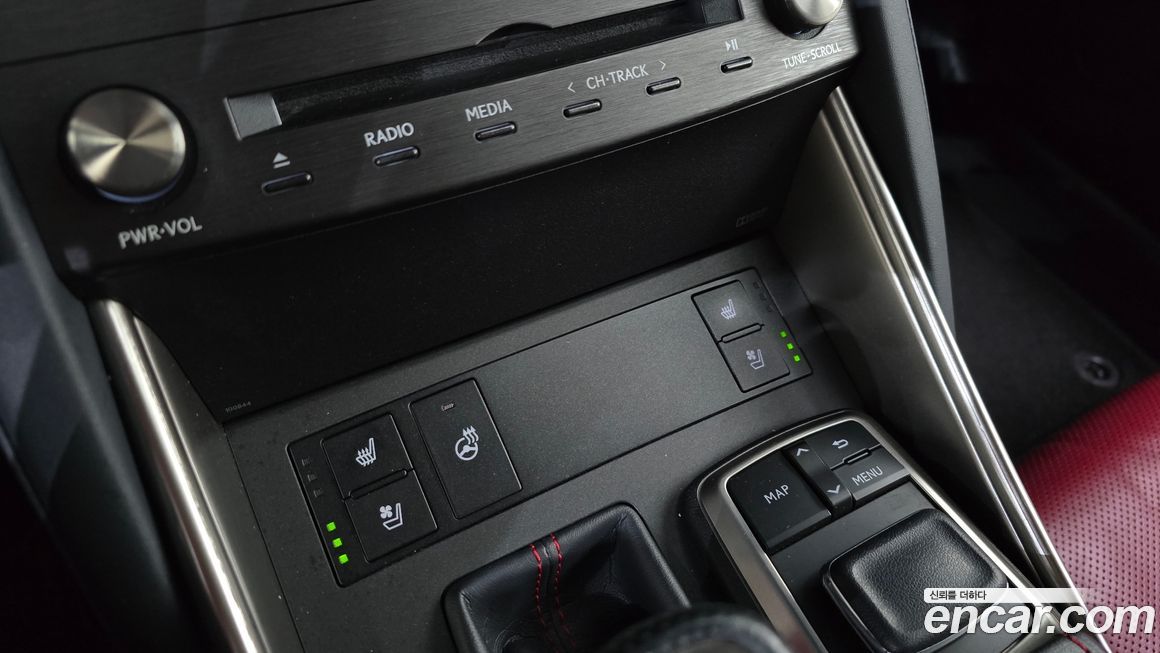 Lexus IS 2019