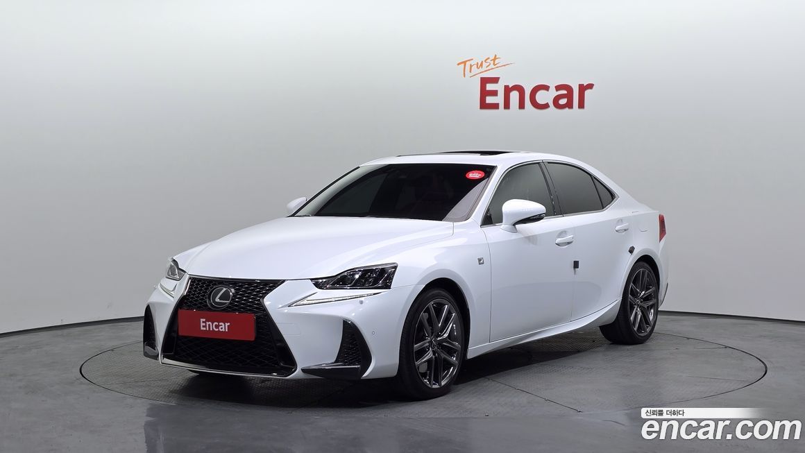 Lexus IS 2019