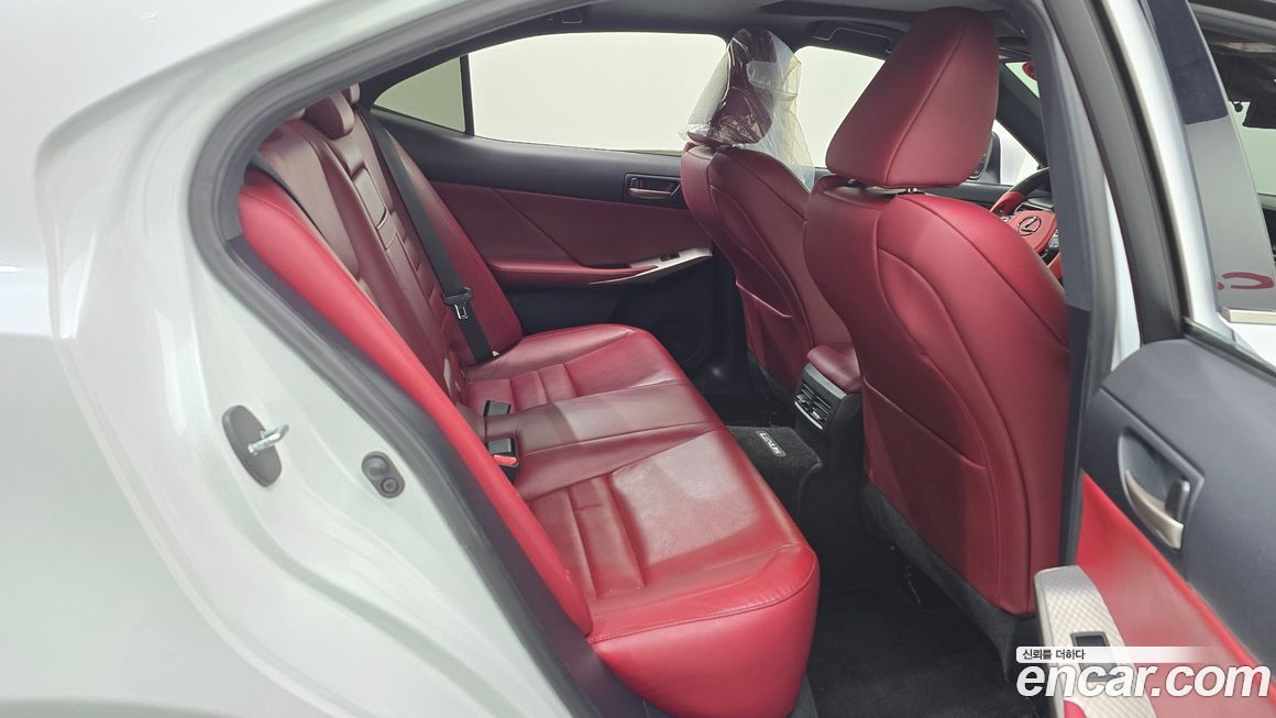 Lexus IS 2019