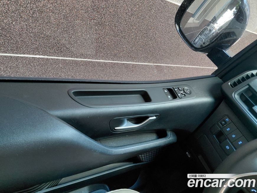 Hyundai Staria 2025