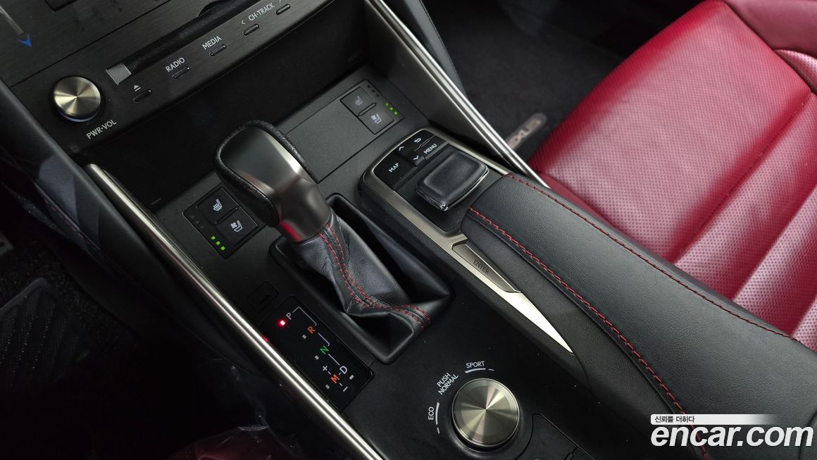 Lexus IS 2019