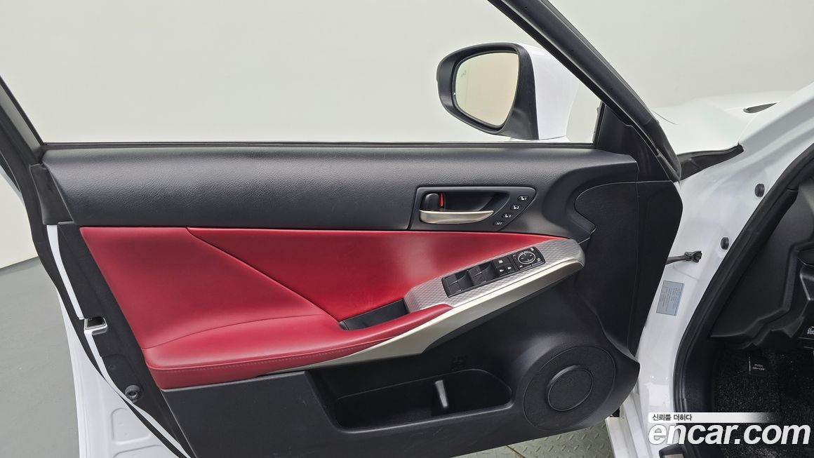Lexus IS 2019