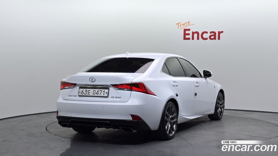 Lexus IS 2019