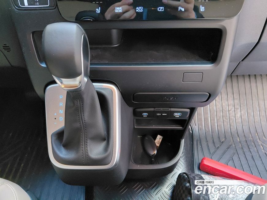 Hyundai Staria 2025