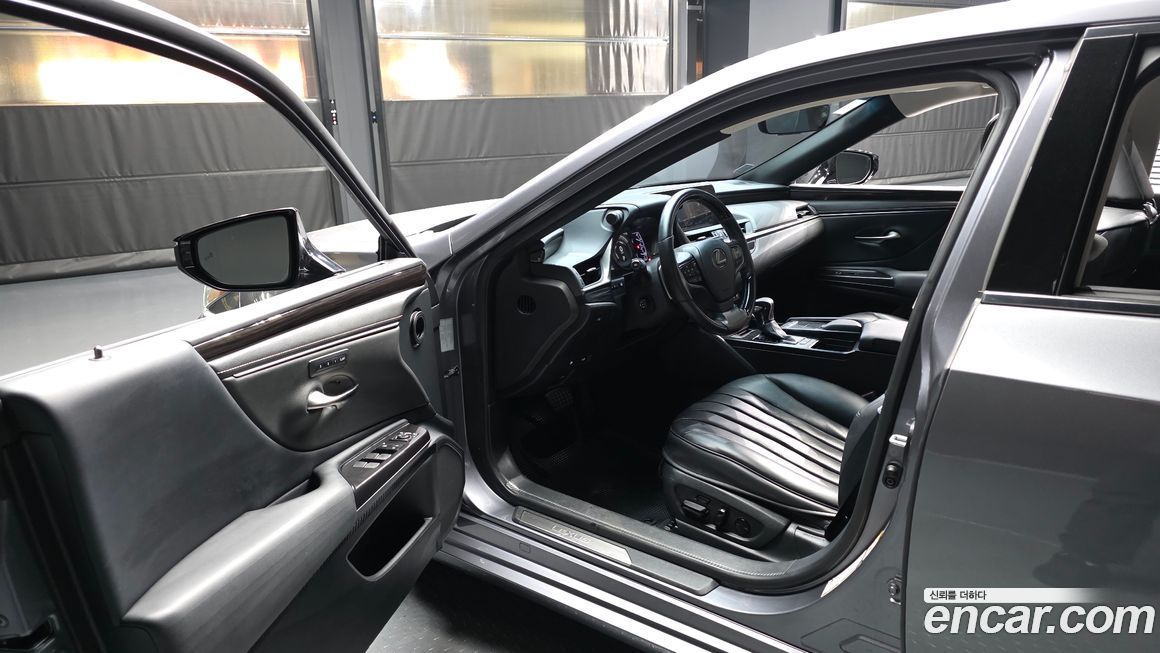 Lexus ES 2019