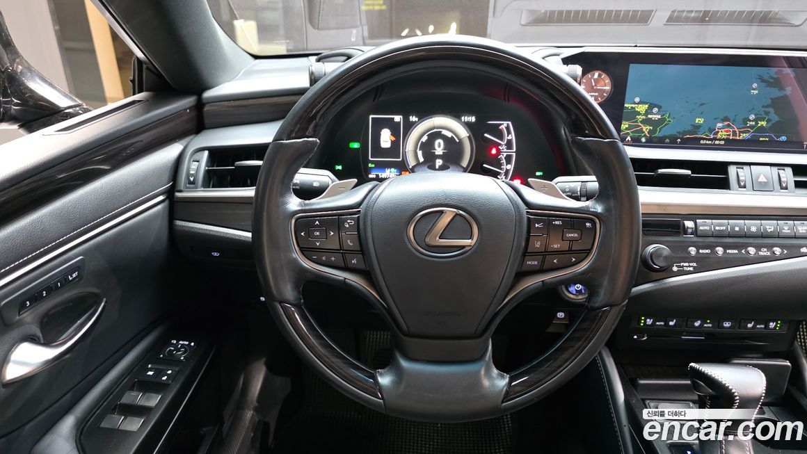 Lexus ES 2019