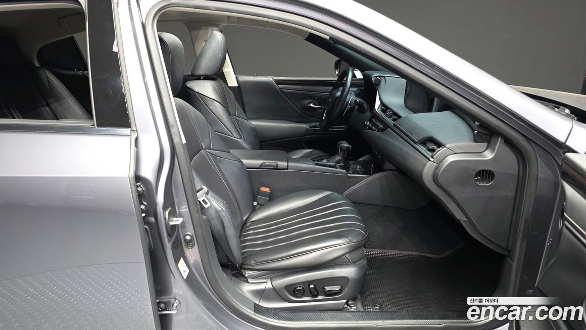 Lexus ES 2019
