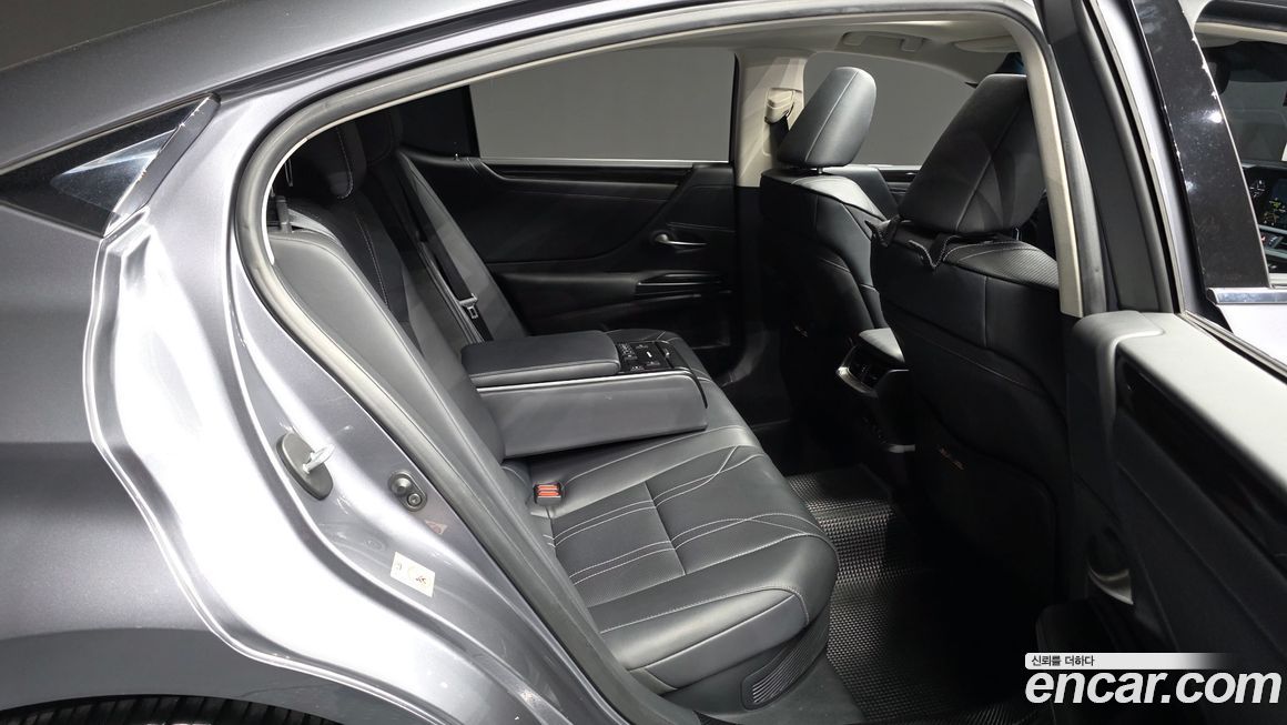 Lexus ES 2019