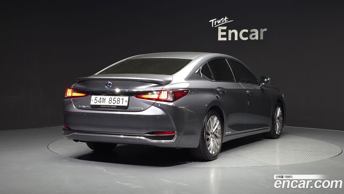 Lexus ES 2019