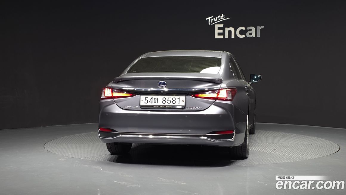 Lexus ES 2019