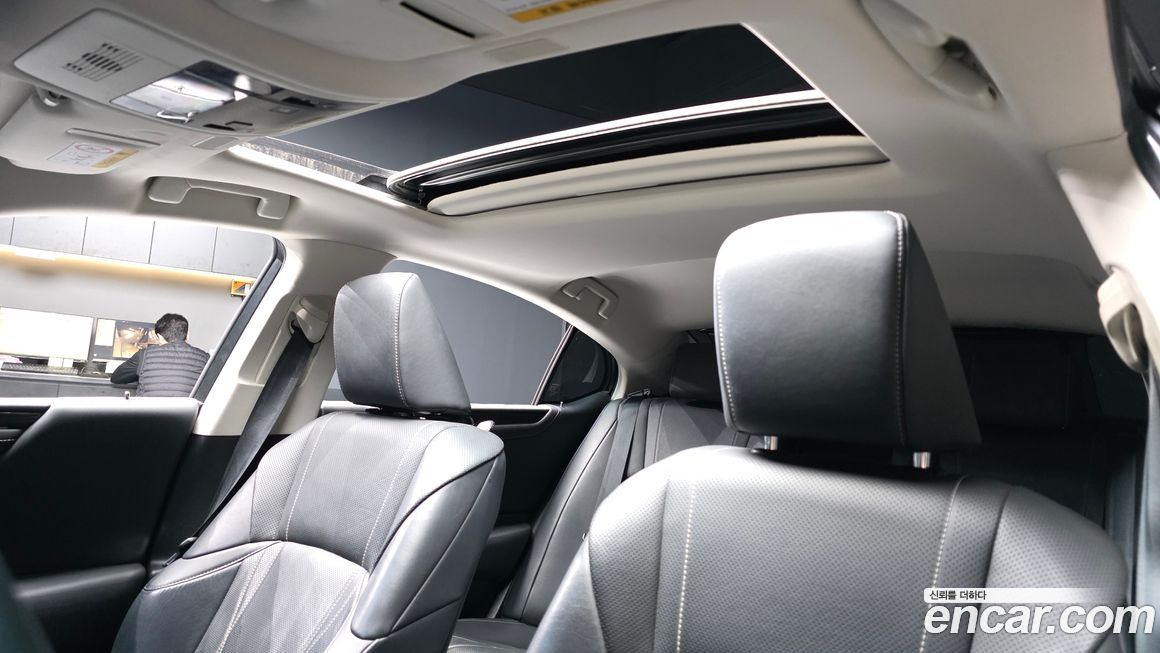 Lexus ES 2019