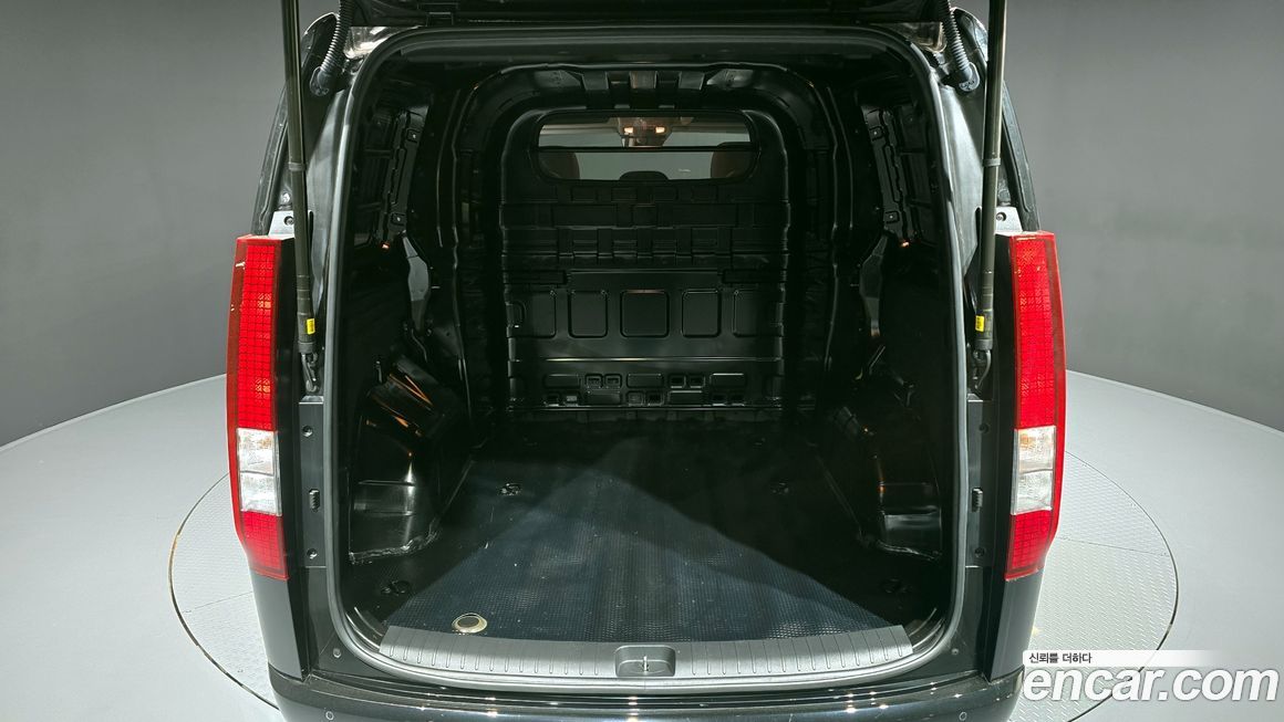 Hyundai Staria 2025