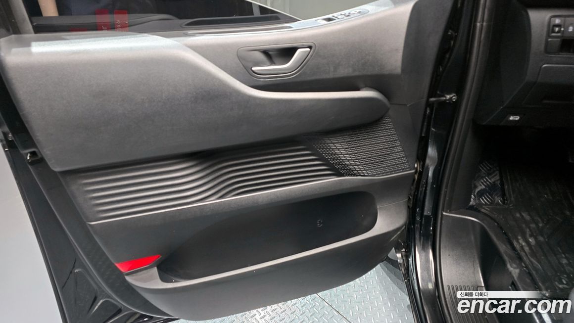Hyundai Staria 2025