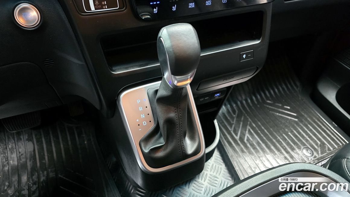 Hyundai Staria 2025