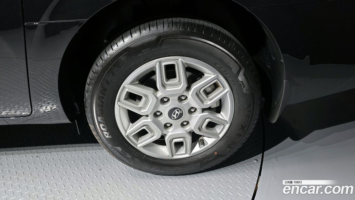 Hyundai Staria 2025