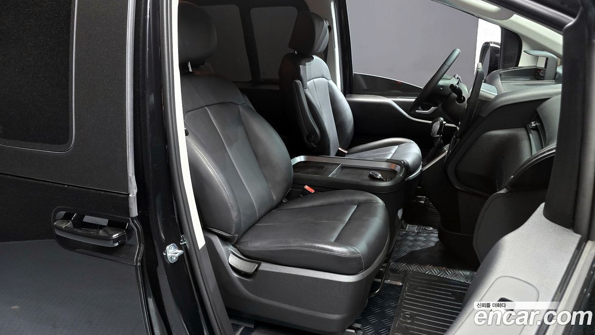 Hyundai Staria 2025