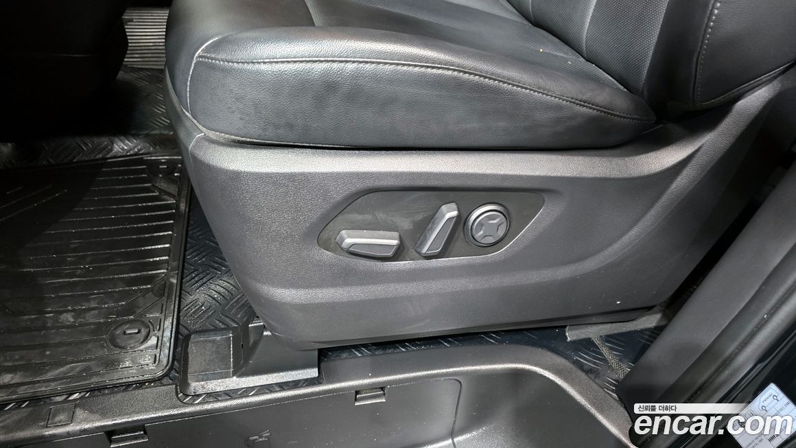 Hyundai Staria 2025