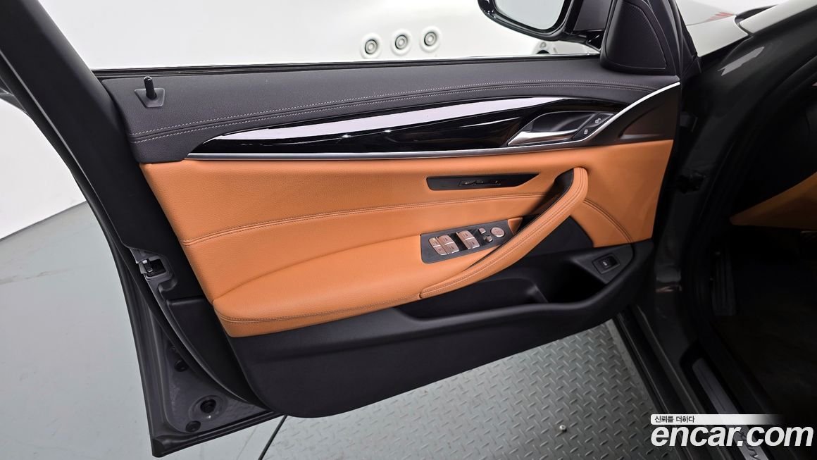 BMW 5-Series 2022