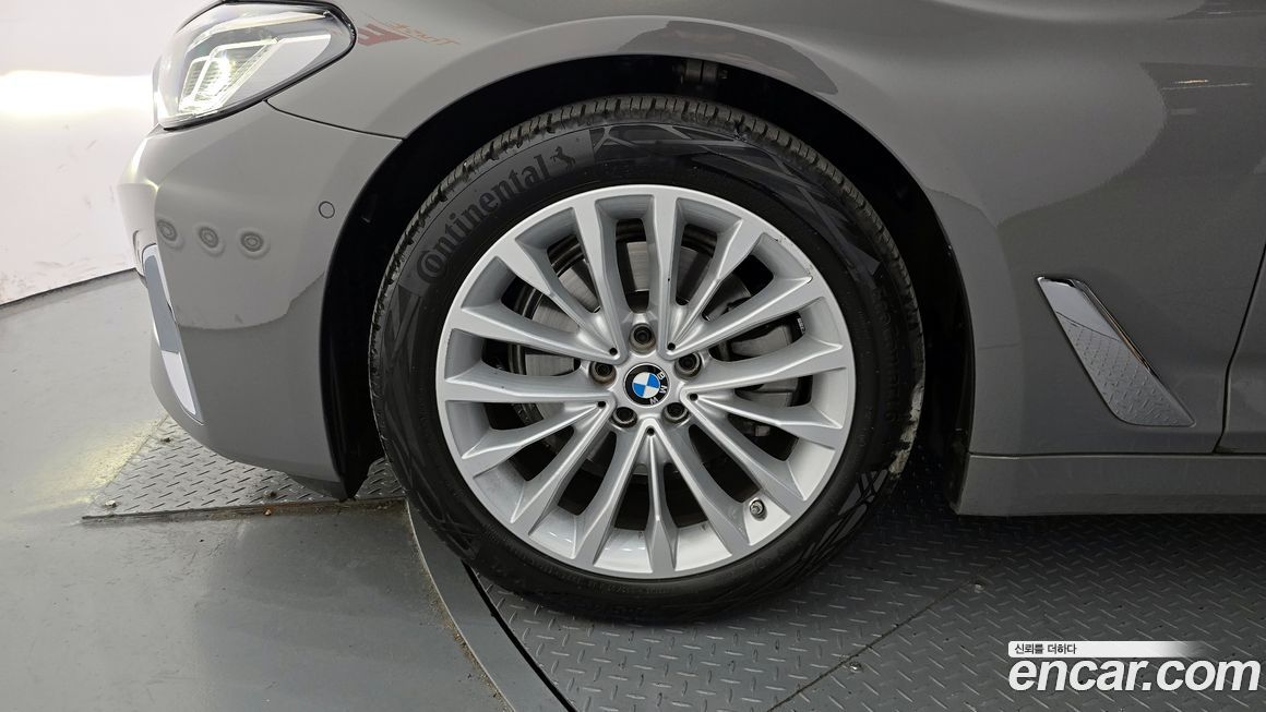 BMW 5-Series 2022