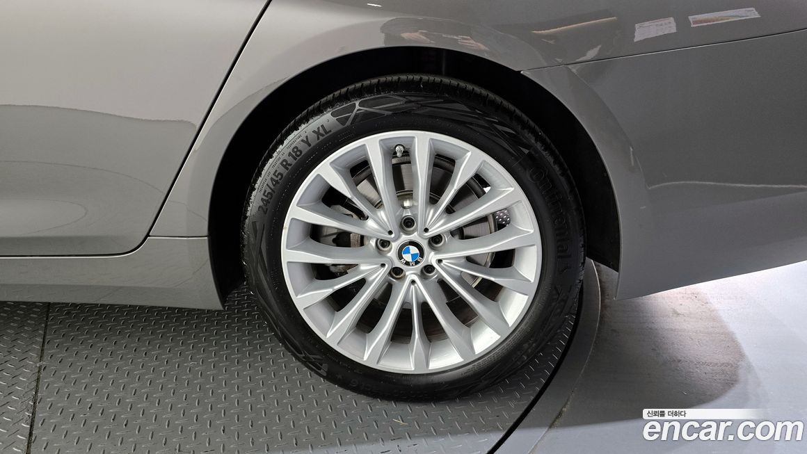 BMW 5-Series 2022