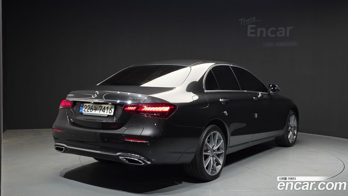 Mercedes-Benz E-Class 2022