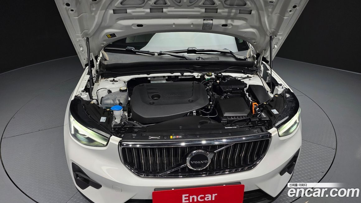 Volvo XC40 2025