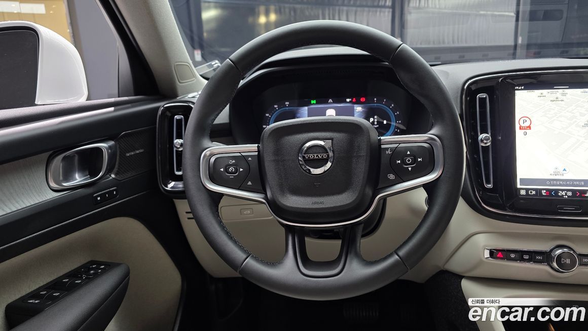 Volvo XC40 2025