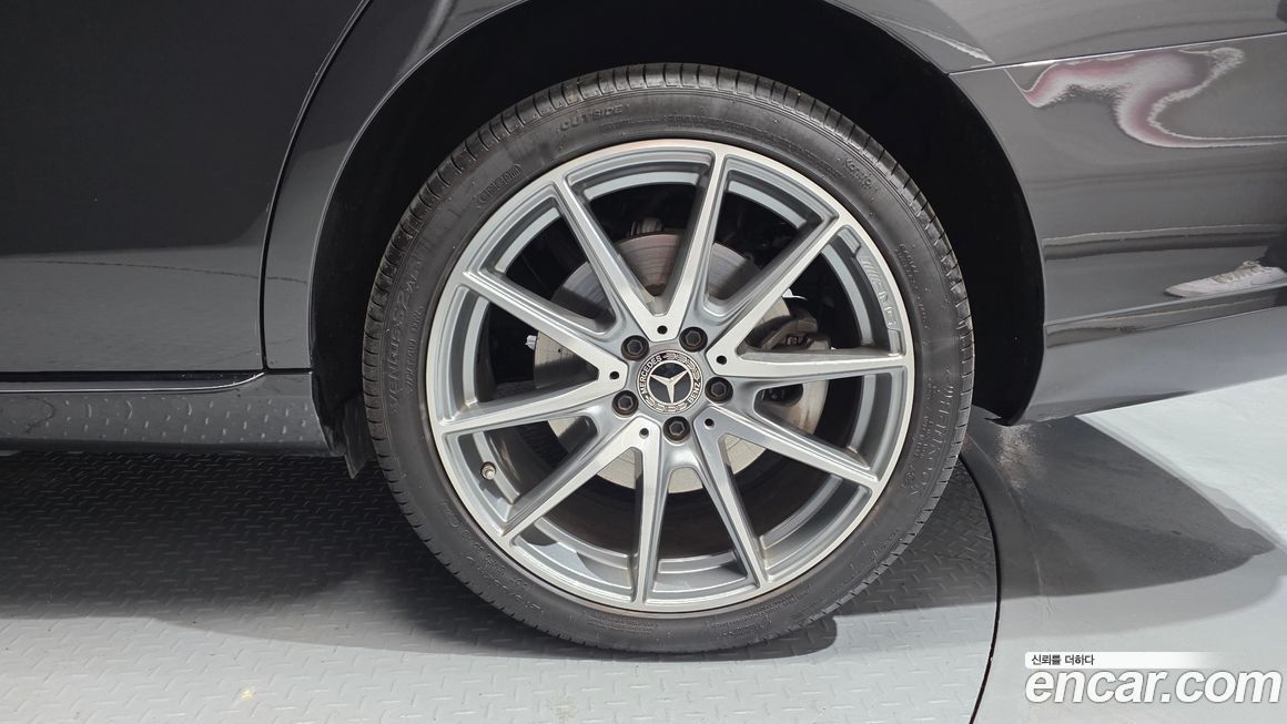 Mercedes-Benz E-Class 2022