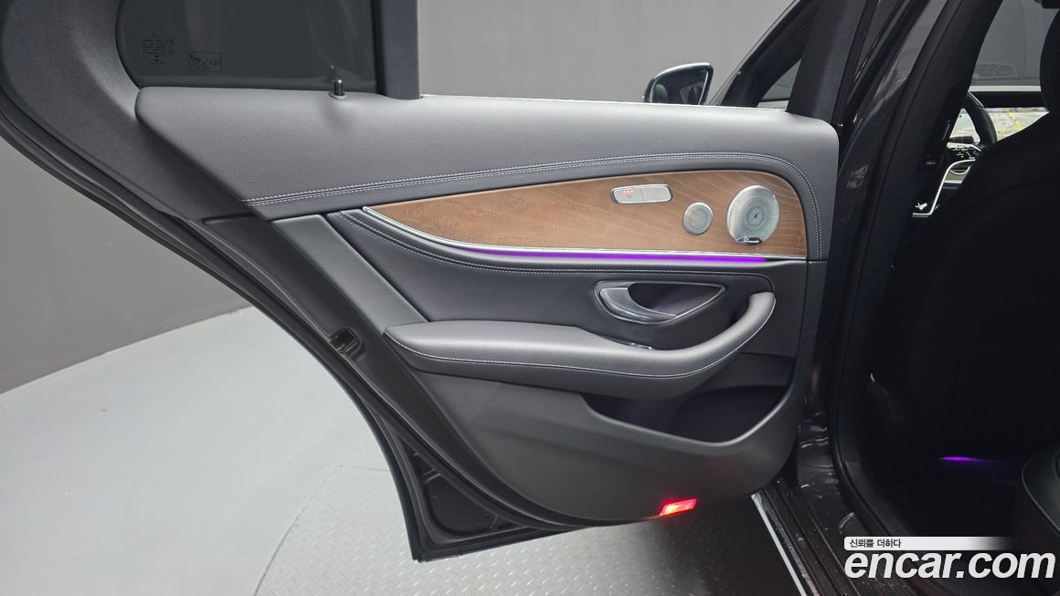 Mercedes-Benz E-Class 2022