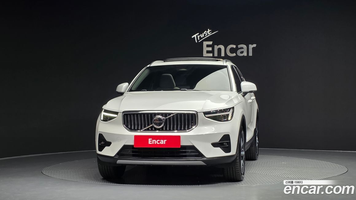 Volvo XC40 2025