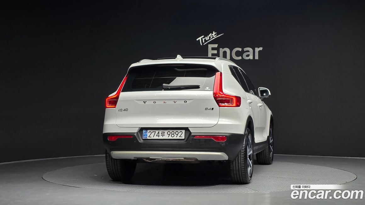 Volvo XC40 2025