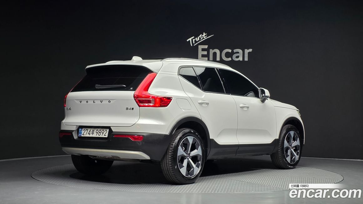 Volvo XC40 2025
