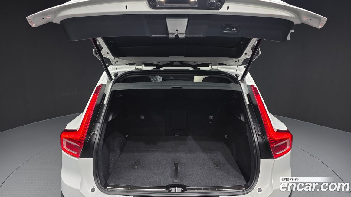Volvo XC40 2025