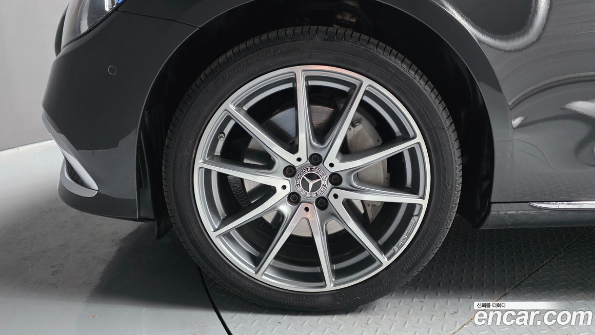 Mercedes-Benz E-Class 2022