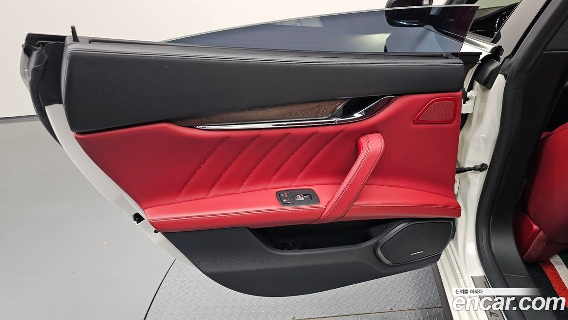 Maserati Quattroporte 2020
