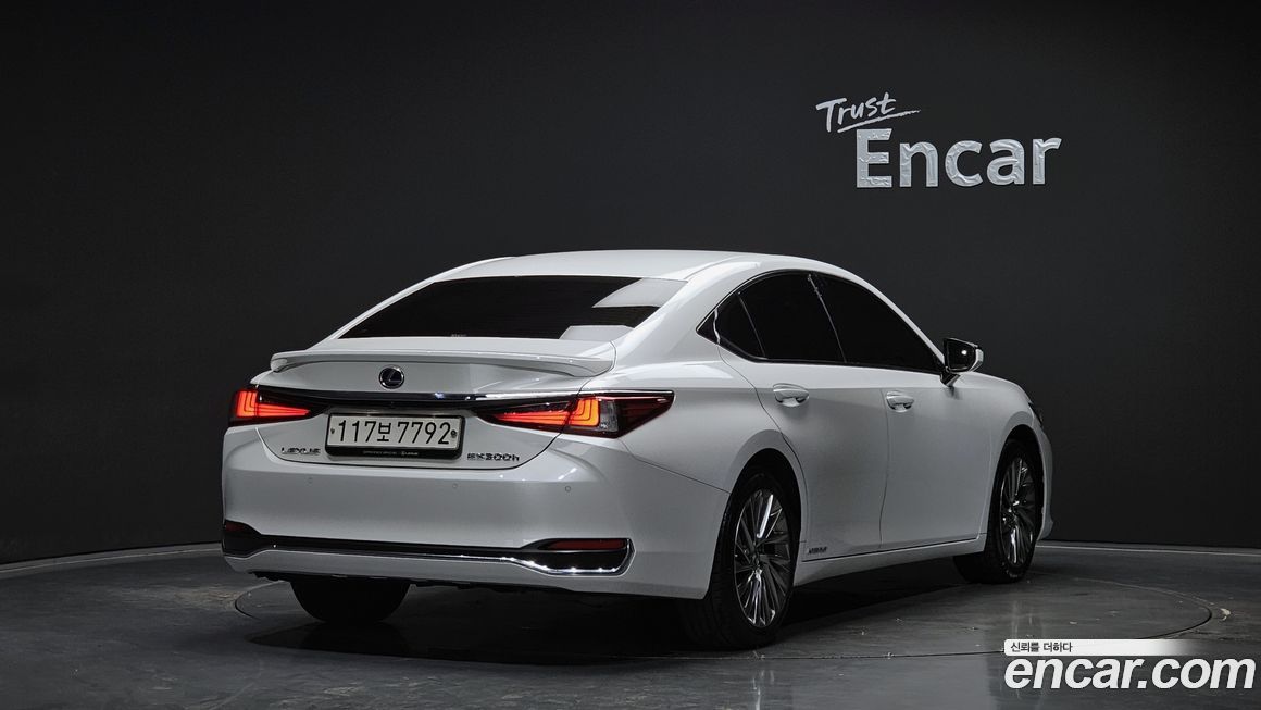 Lexus ES 2021