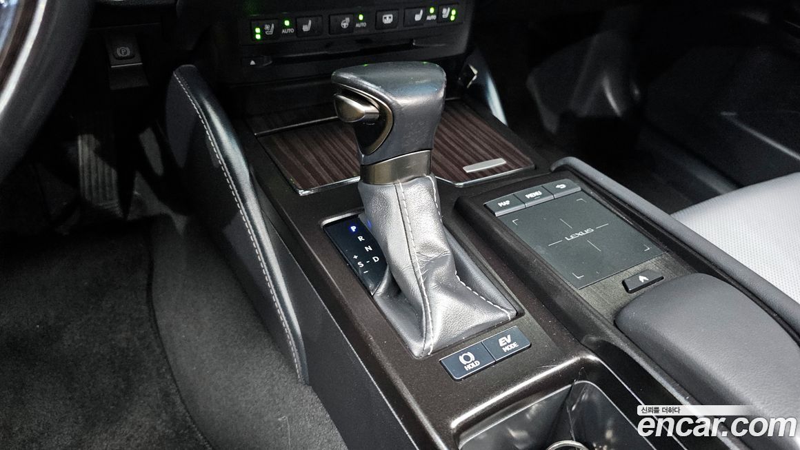 Lexus ES 2021