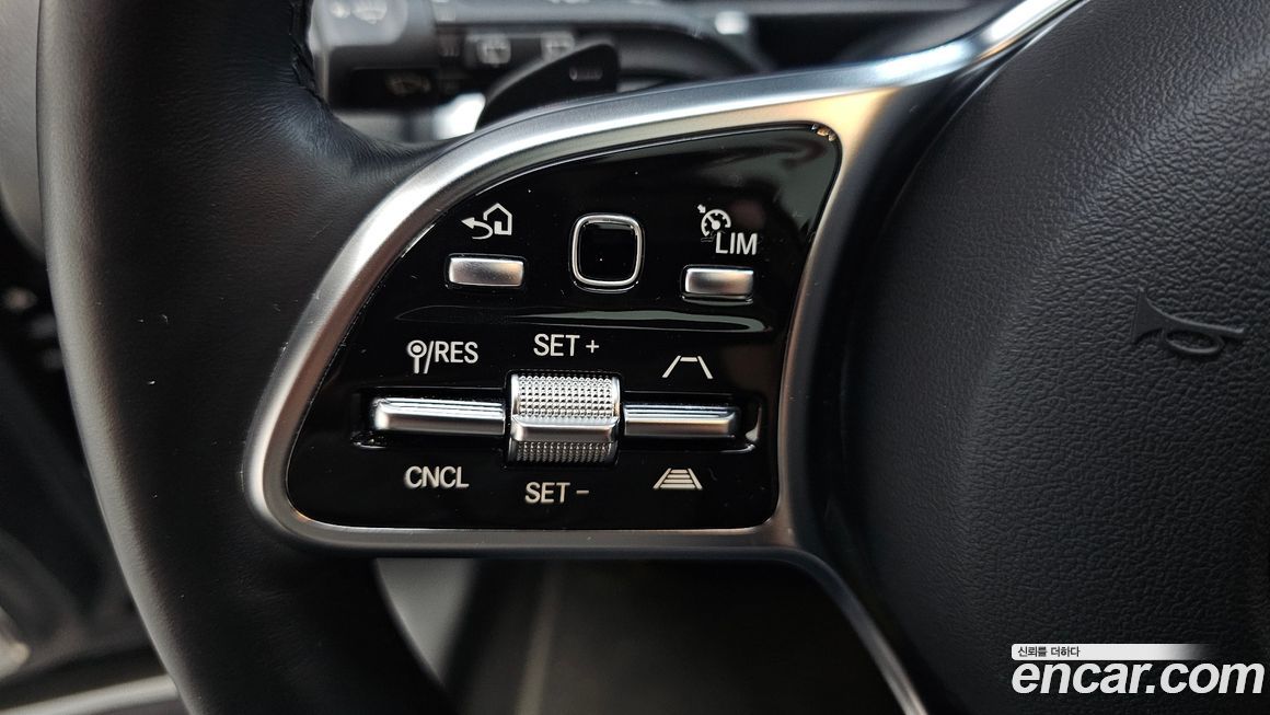 Mercedes-Benz EQB 2023
