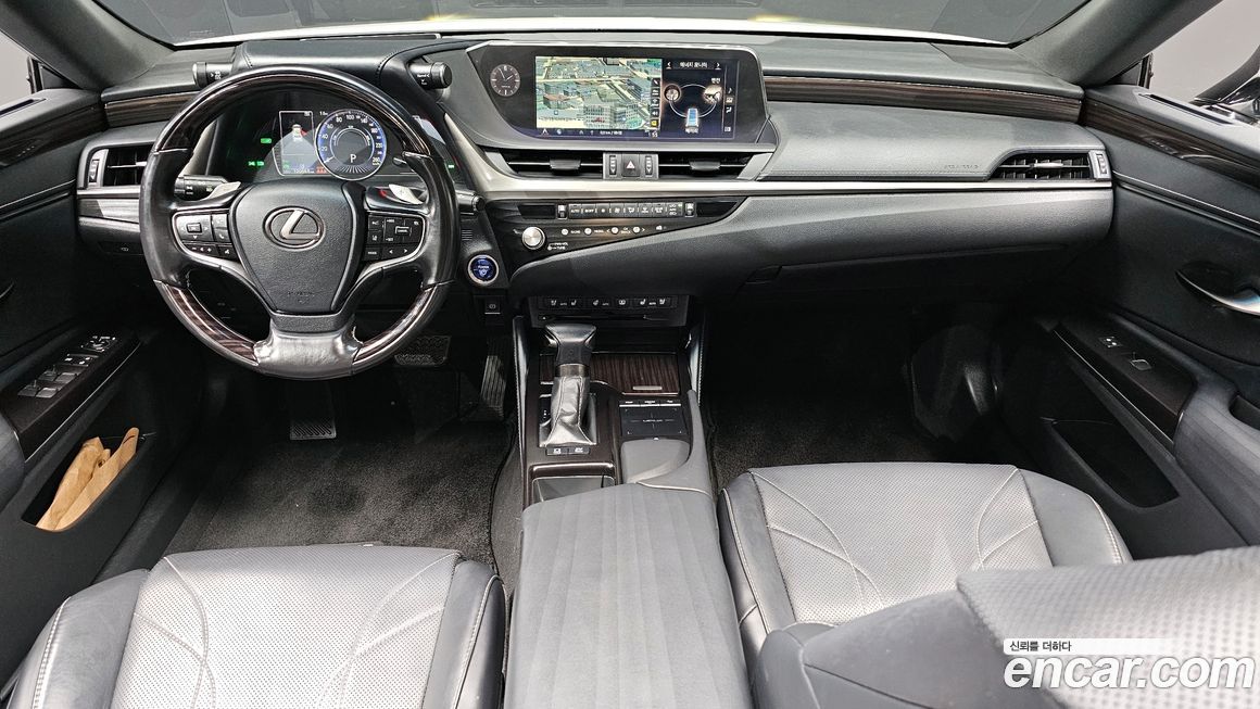 Lexus ES 2021