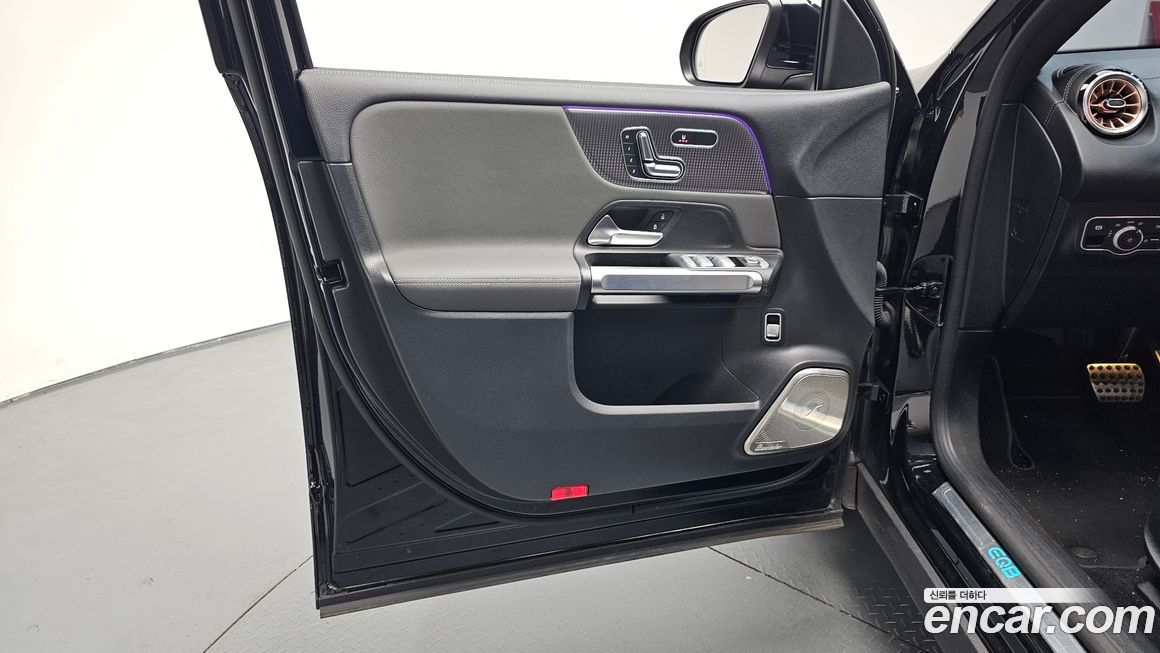 Mercedes-Benz EQB 2023