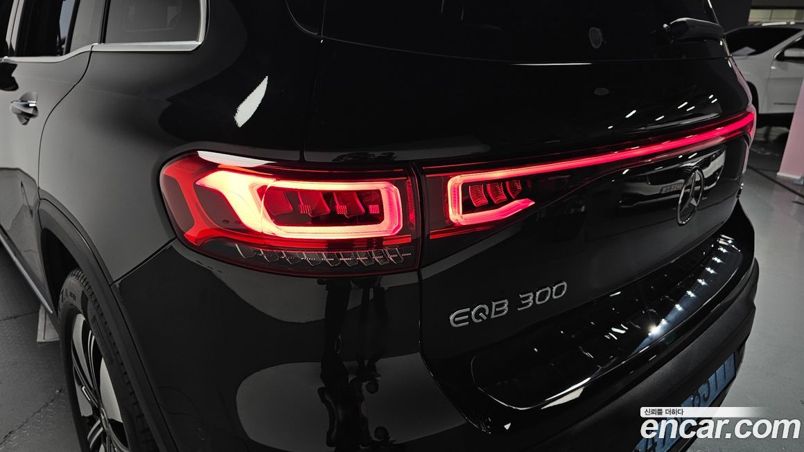 Mercedes-Benz EQB 2023