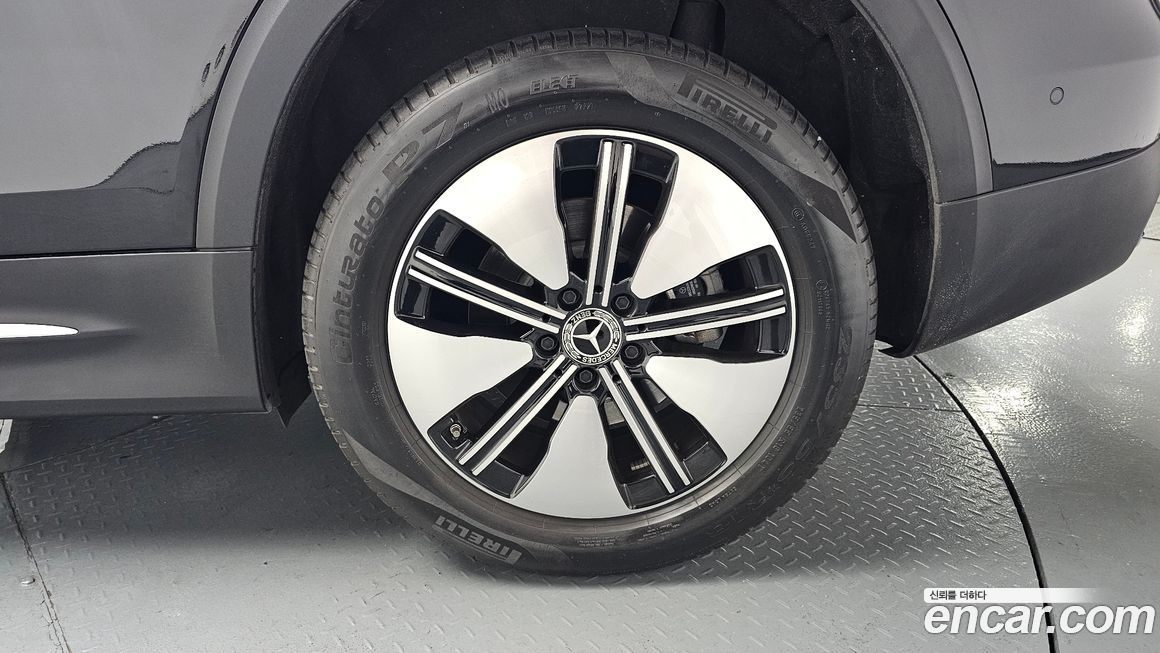 Mercedes-Benz EQB 2023