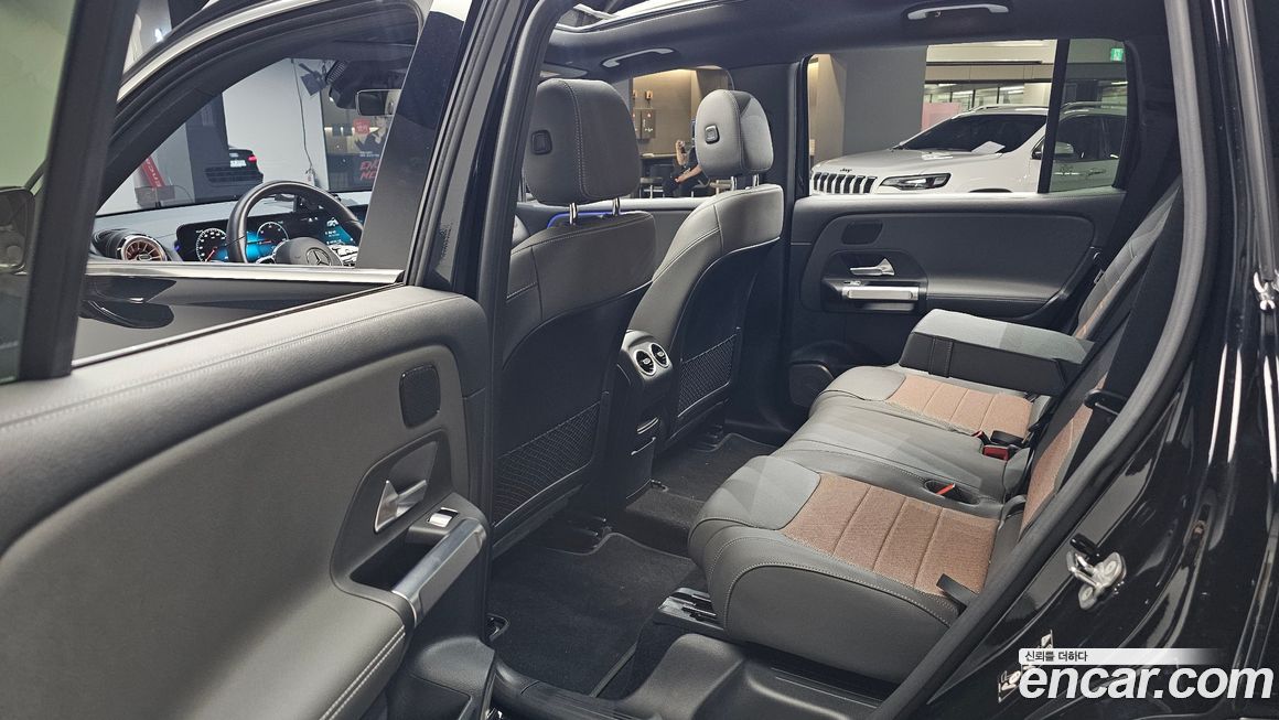 Mercedes-Benz EQB 2023